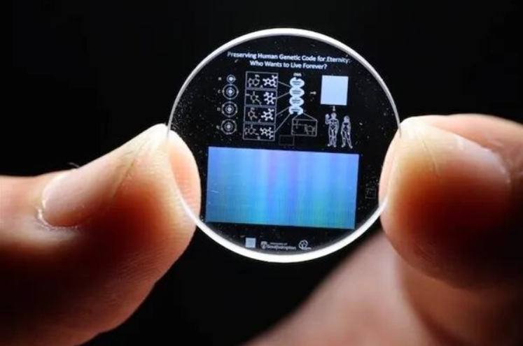 玻璃硬盤數據中心要來了！單塊容量360TB、壽命138億年