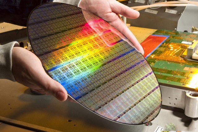 看透Surface現象 解析便攜電腦輕薄之道