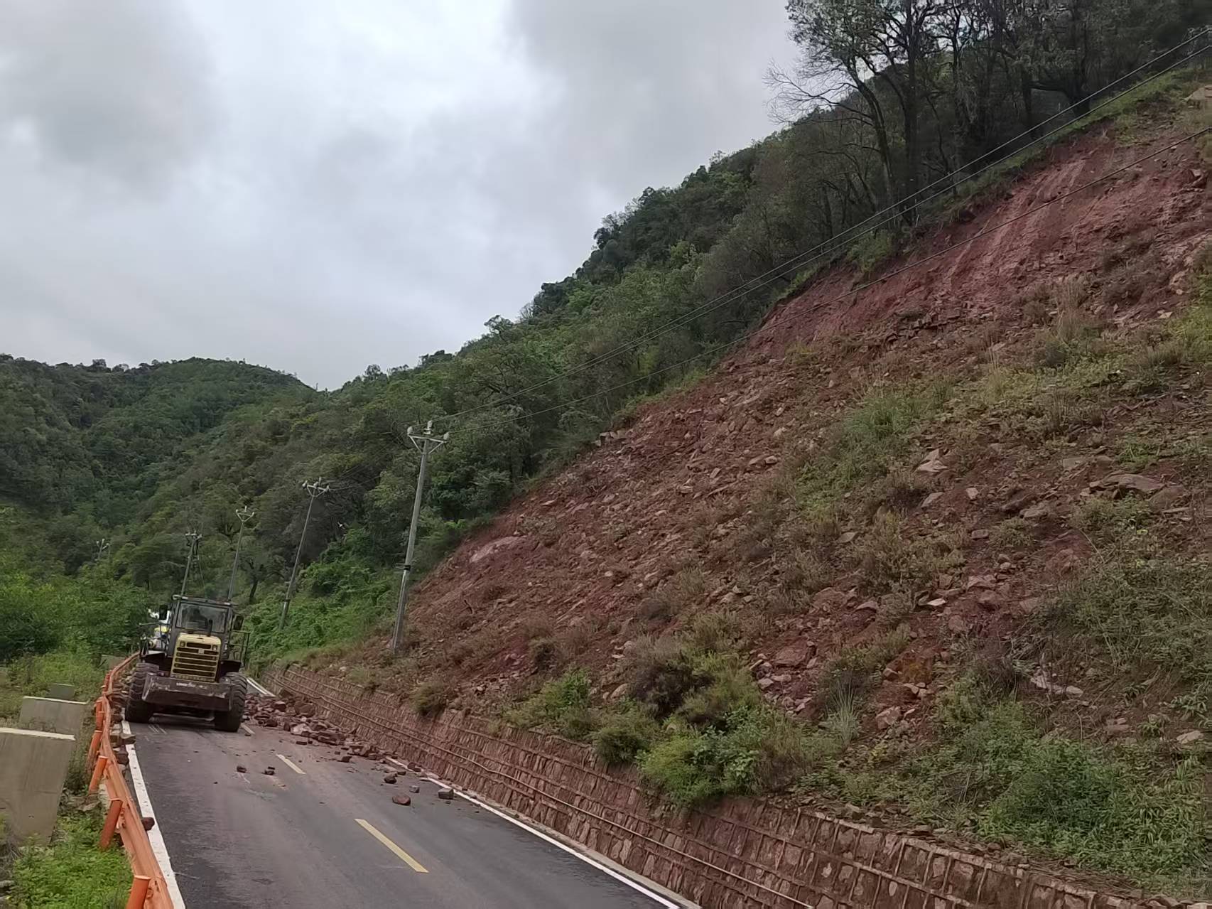 白路2.jpg 白路2.jpg